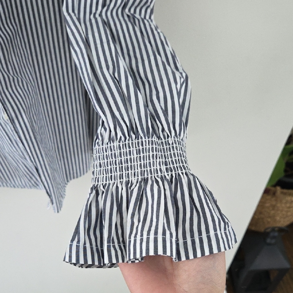 NWOT GAP Navy and White Striped Button Down Shirt - Picture 3 of 7